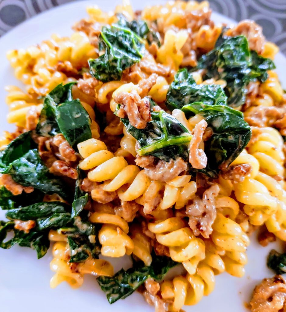 Palmkohl mit Pasta und Hackfleisch